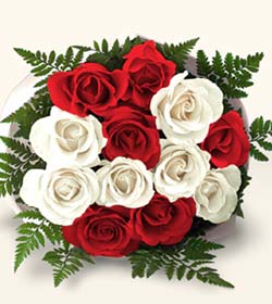Ankara �ankaya K�z�lay Al��veri� Merkezi AVM �i�ek �i�ek�i , �i�ek�ilik  10 adet kirmizi beyaz g�ller - anneler g�n� i�in ideal se�imdir -