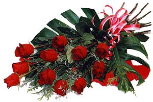 10 adet g�l buketi sade ve sik bir haldedir Ankara �ankaya Panora AVM �i�ek�i ma�azas� 