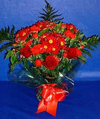 Ankara Ke�i�ren Forum Outlet AVM �i�ek�i �i�ek sipari�i 3 adet kirmizi g�l ve kir �i�ekleri buketi