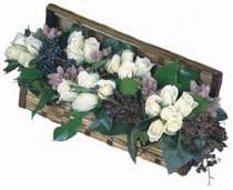 Ankara �ankaya Kentpark Al��veri� Merkezi AVM �i�ek�iler 13 adet beyaz sandikta g�l