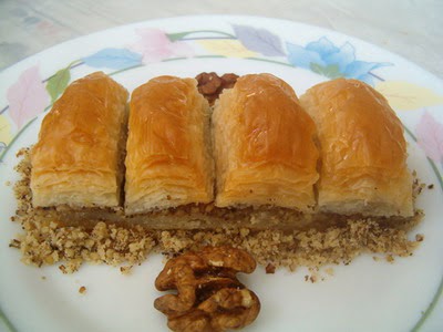 Ankara Ke�i�ren Forum Outlet AVM �i�ek�i �i�ek sipari�i Essiz lezzette 1 kilo cevizli baklava tatli