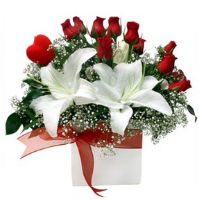 Ankara �ankaya Panora AVM �i�ek�i ma�azas� 1 dal kazablanka 11 adet k�rm�z� g�l vazosu
