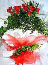 Ankara �ankaya Taurus AVM �i�ek�iler �i�ek sat��� 11 adet kirmizi g�l beyaz krepte