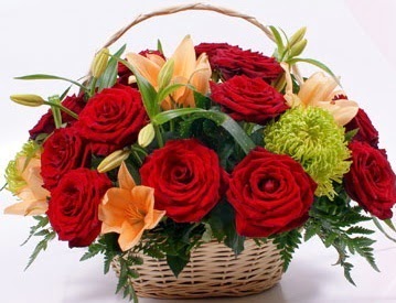 Sepette 5 adet k�rm�z� g�l ve k�r �i�ekleri Ankara FTZ Al��veri� merkezi AVM �i�ek�iler �i�ek g�nder 